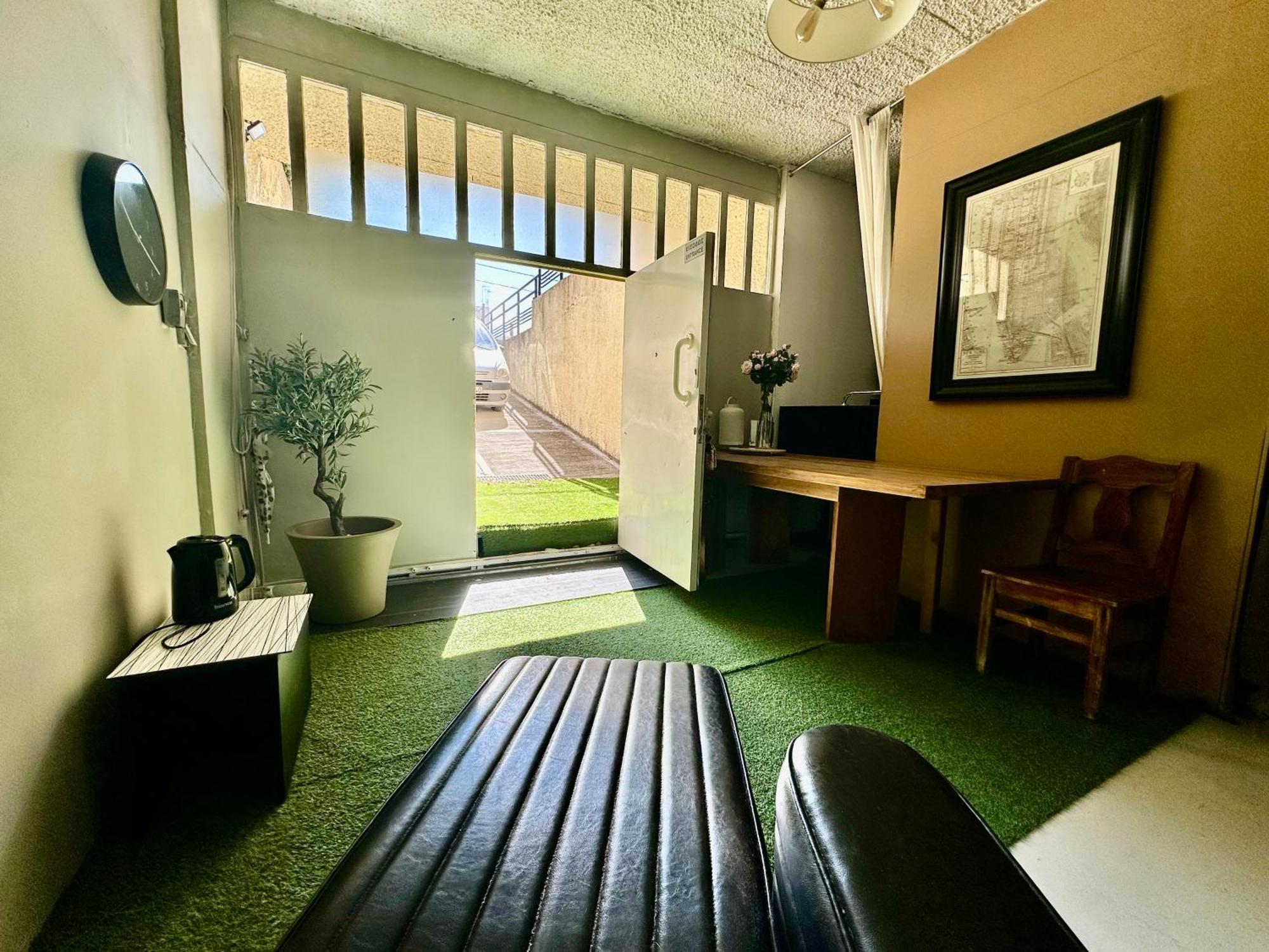 אתונה A Bright Art Studio House With Parking Near Oaka For A Short Stay מראה חיצוני תמונה